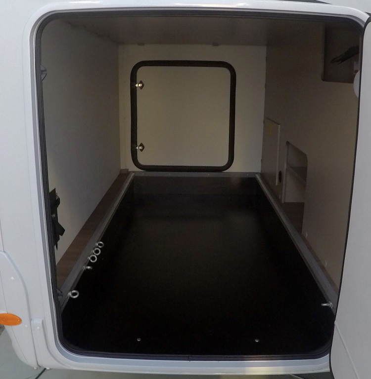 maletero, autocaravana de alquiler, 4 plazas.