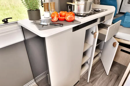 Camper 4 plazas, cocina 2 fuegos.