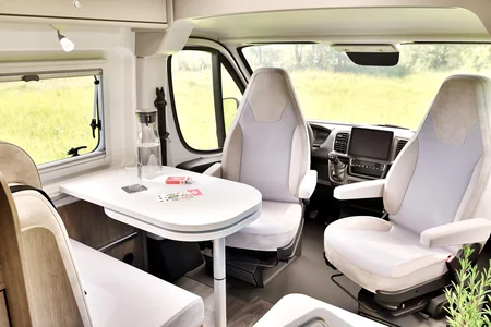 salon completo de camper de alquiler